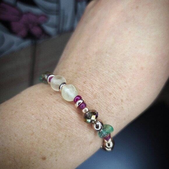 Fluorite and Cherry Quartz Bracelet | Handmade Crystal Jewelry - Picture 4 of 8